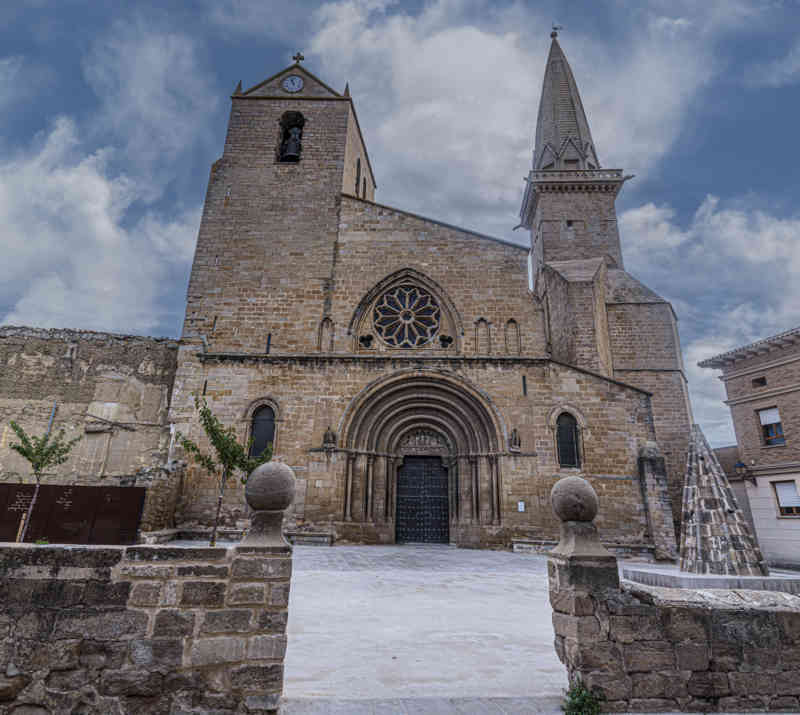 Comunidad Foral de Navarra 074 - Olite - iglesia de San Pedro.jpg
